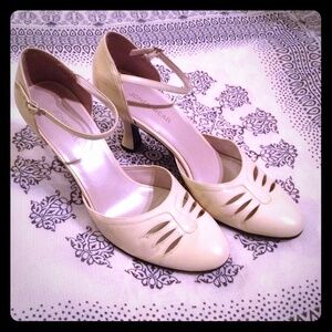 Jones New York Cream Heels